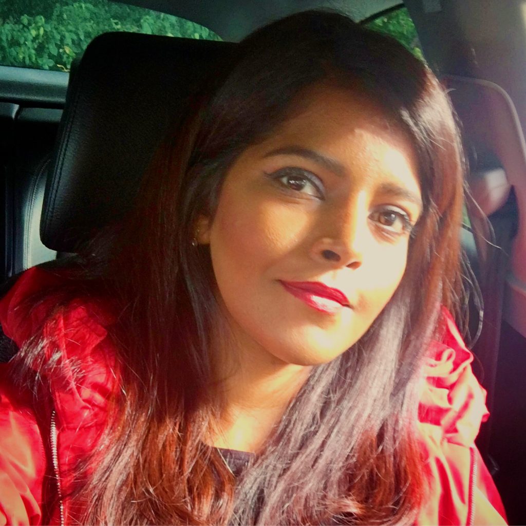 محمد بن راشد يوجّه بحل مشكلة رخصة قيادة المرأة بدبي استجابةً لطلب إعلاميتين سعوديتين